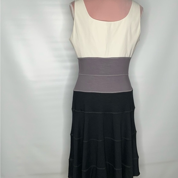 PAULE Ka colour block gorgeous dress. - Picture 10 of 11